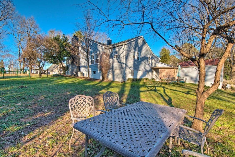 Modern Florence Getaway w/ Patio & Grill! House in Florence