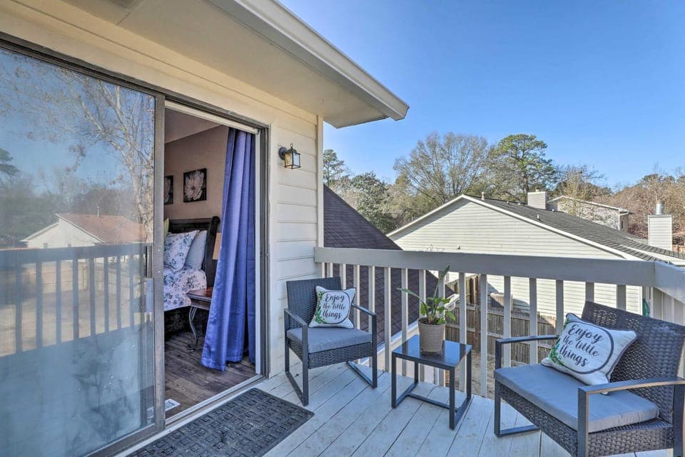 Hot Tub! Family Getaway 17 Mi to Dtwn Charleston House in Goose Creek