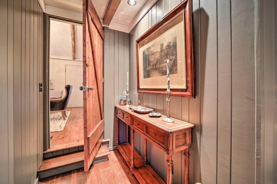 Mirror Lake Cabin ~ 1 Mi to Dtwn Highlands! Cabin in Highlands