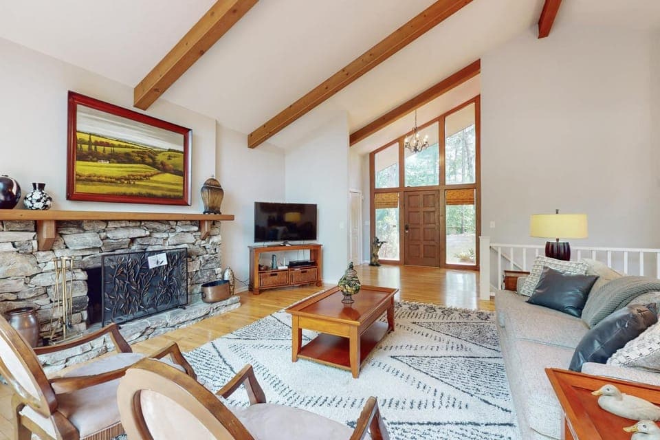 Gorgeous Little River Escape House in Flat Rock