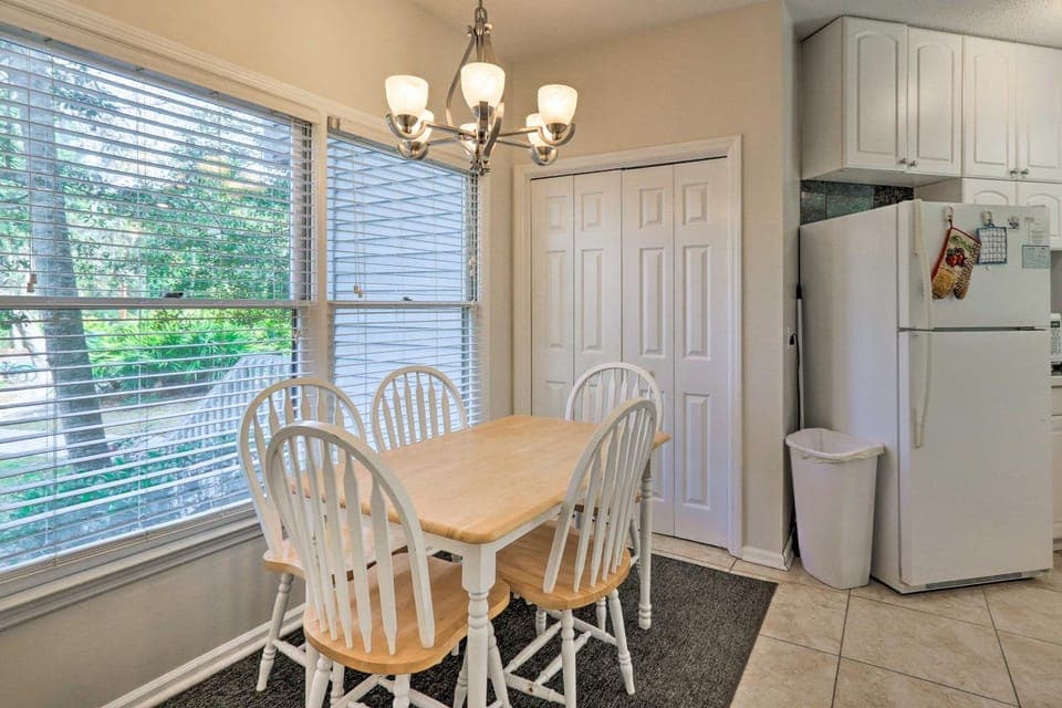 Walk to Beach: HHI Townhome w/ Pool Access! House in South Forest Beach