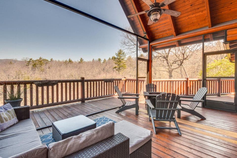 Wooded Cabin: Mtn Views, Hot Tub & 2 Decks! Cabin in Tennessee