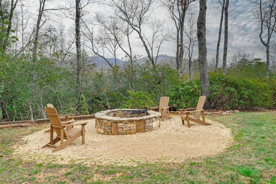Mtn Views, Yard, & Fire Pit: Multi-Level Cabin Cabin in Tennessee