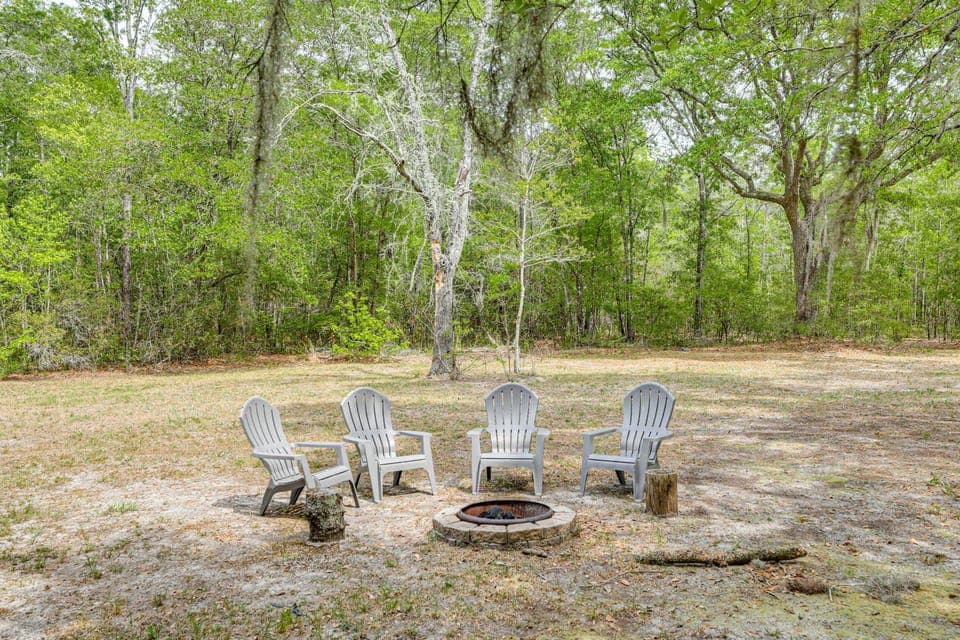 Charming Retreat on 20 Acres w/ Private Lake! House in Walterboro