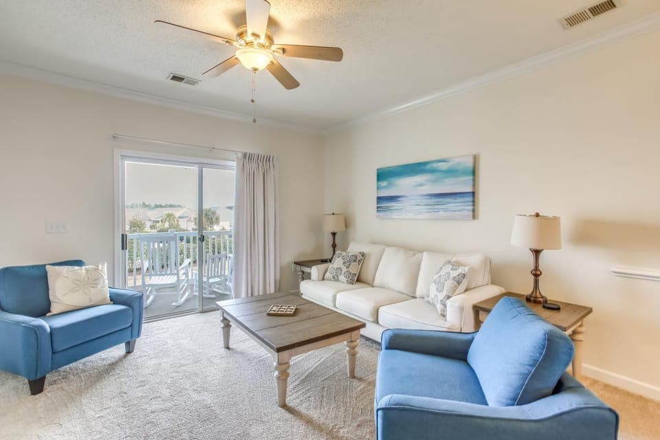 7 Mi to Myrtle Beach Boardwalk: Condo w/ Balcony! House in Carolina Forest