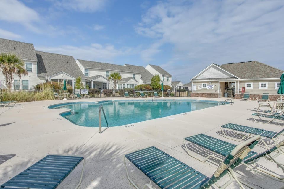 7 Mi to Myrtle Beach Boardwalk: Condo w/ Balcony! House in Carolina Forest