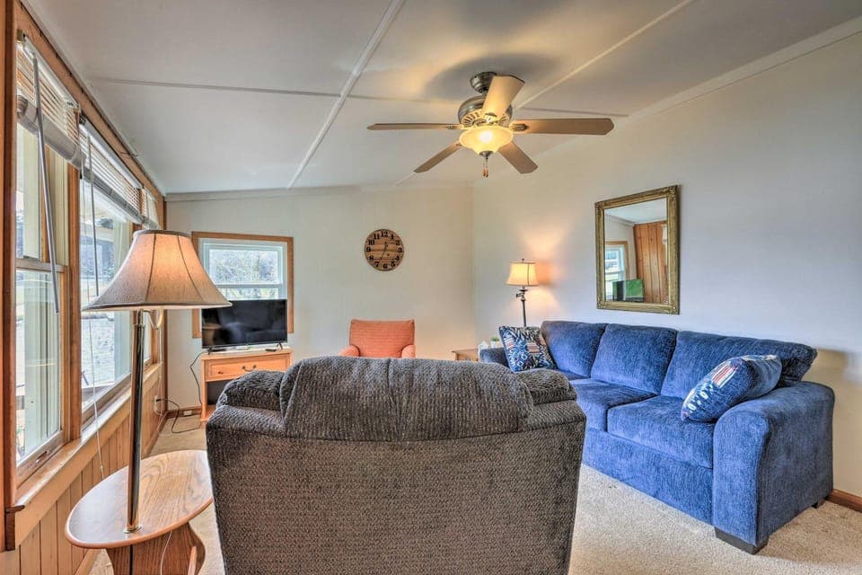 Lake Sinclair Cottage with Deck & Boat Dock! House in Milledgeville