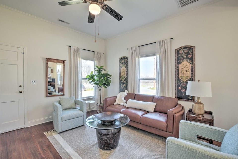 Cozy Home in Historic Area ~ 2 Mi to Main St! House in Greenville