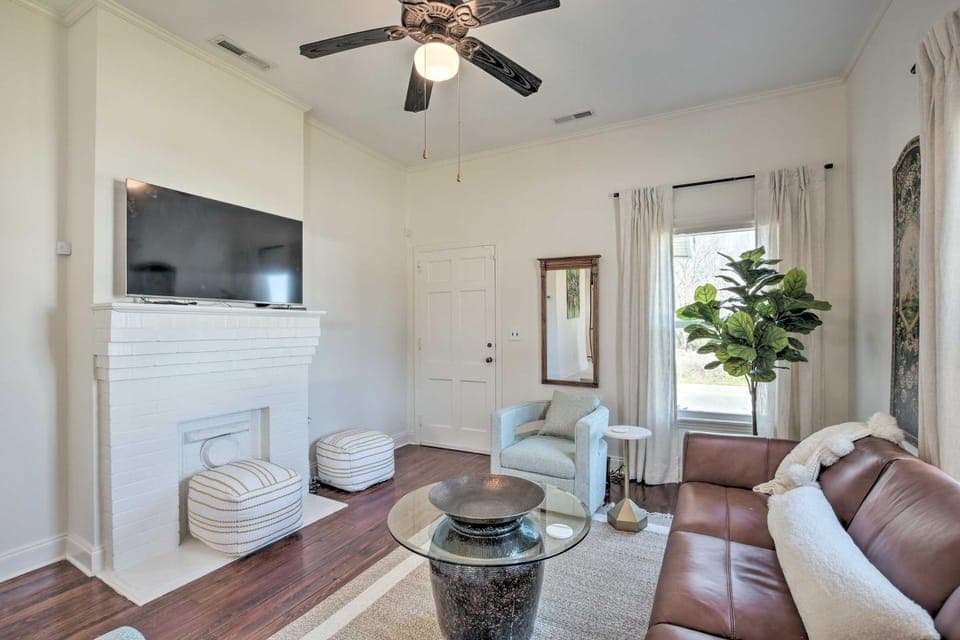 Cozy Home in Historic Area ~ 2 Mi to Main St! House in Greenville