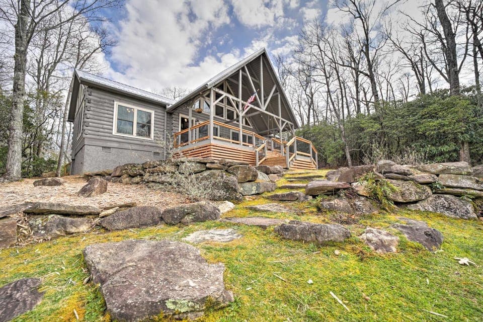 Ideal for Families! Lake Toxaway Getaway w/ Deck House in Gloucester