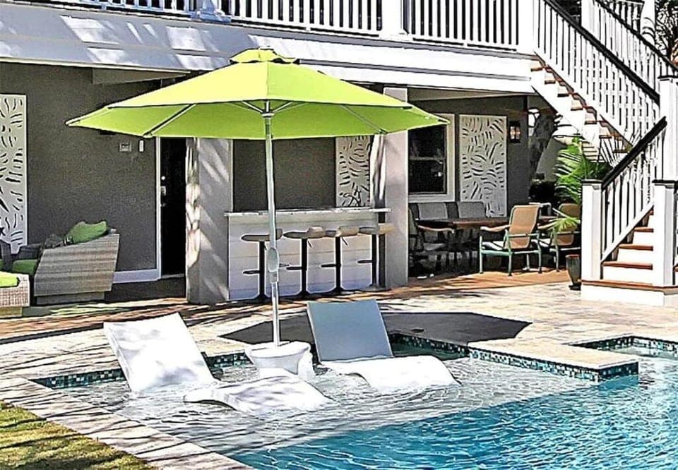 Balcony/Terrace, Lounge or bar, Seating area, Dining area, Swimming pool, young children, sunbed