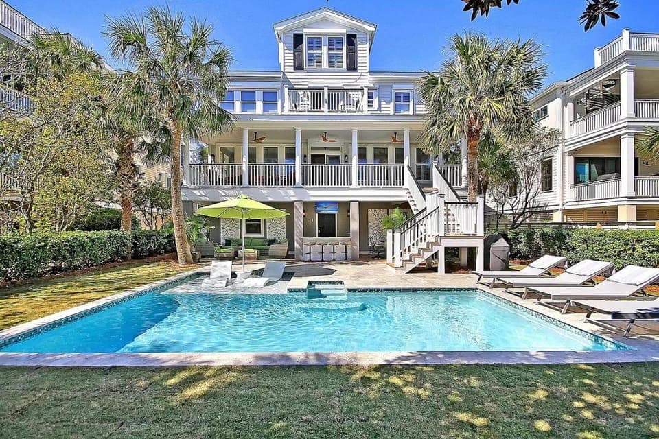 Property building, Patio, Day, Lounge or bar, Pool view, Swimming pool, sunbed