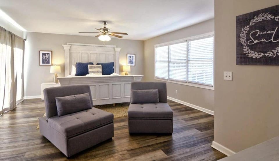 The Cottage House on the Blue Mile - Family Friendly, Close to GSU! House in Statesboro
