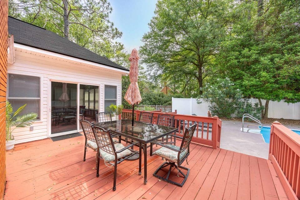 Market District Pool House House in Statesboro