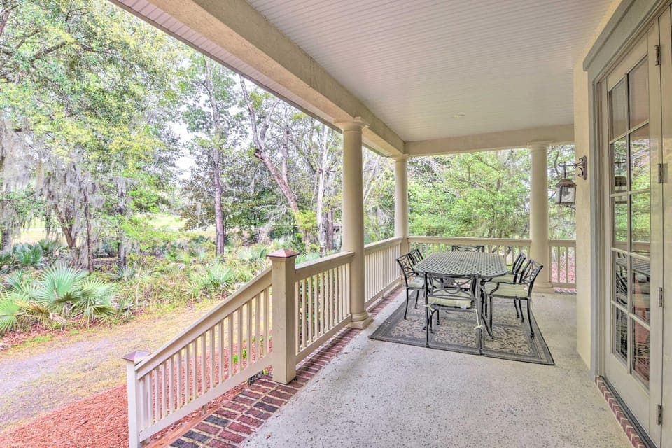 7 Mi to Beach: Bluffton Cottage w/ Furnished Patio House in Bluffton