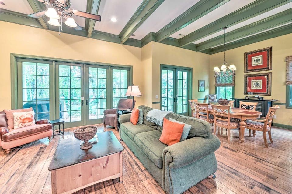 7 Mi to Beach: Bluffton Cottage w/ Furnished Patio House in Bluffton