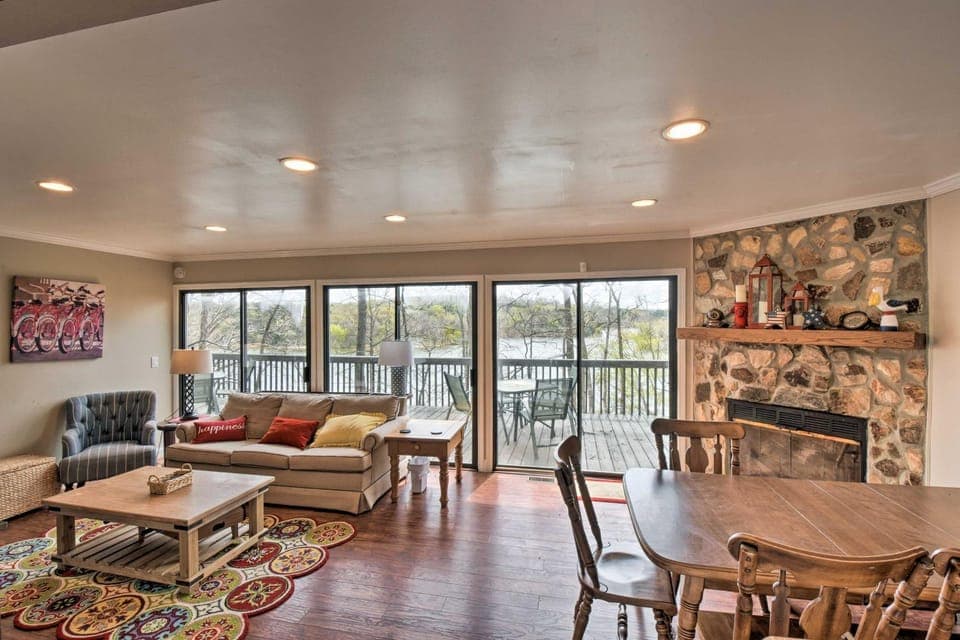 Lakefront Lavonia Cottage w/ 2-Story Dock! House in Lake Hartwell
