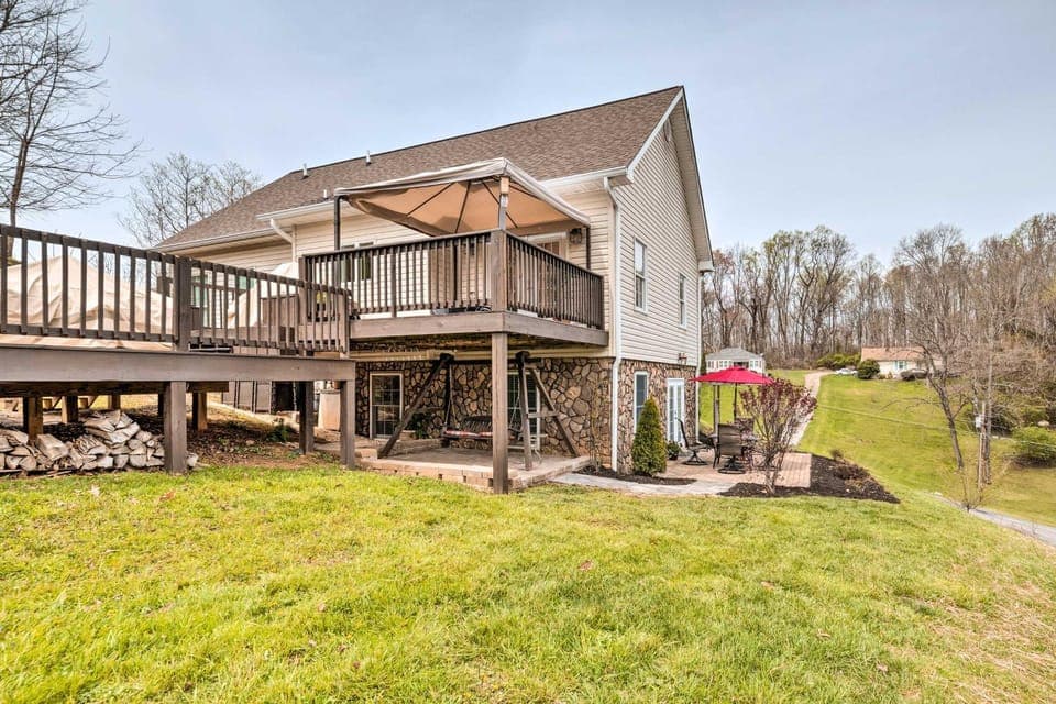 Bristol Escape w/ Patio, 2 Mi to Downtown! House in Bristol