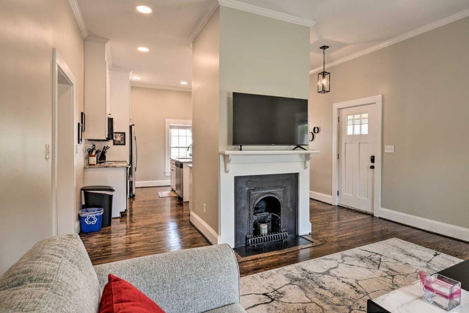 Ideally Located 'Penne Place' w/ Deck & Grill House in Greenville