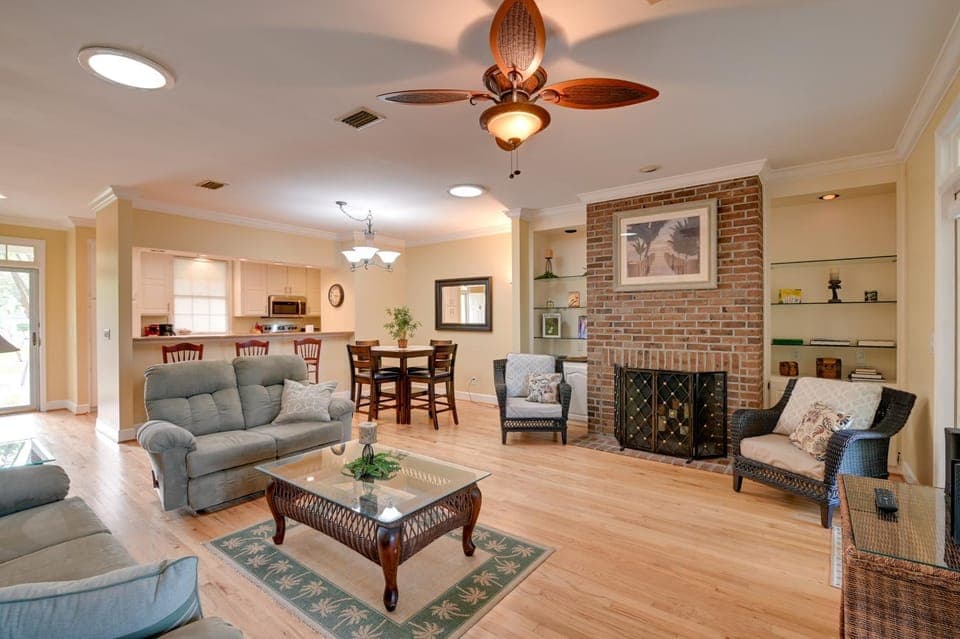 Cottage w/ Deck & Pool Access ~ 6 Mi to Beach House in Murrells Inlet