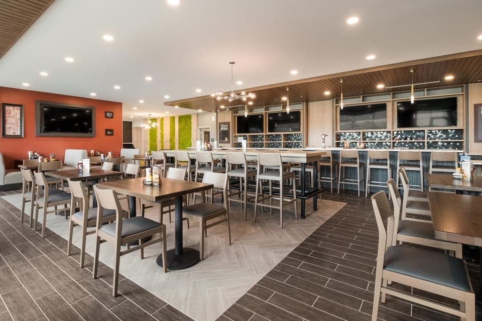 Restaurant/places to eat, Lounge or bar