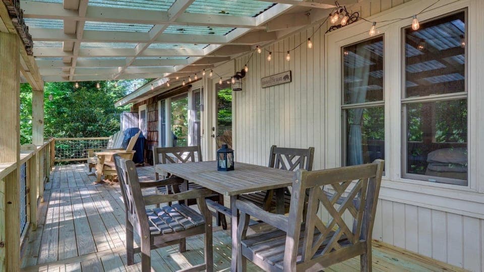 Mountain Laurel Tree House House in Highlands