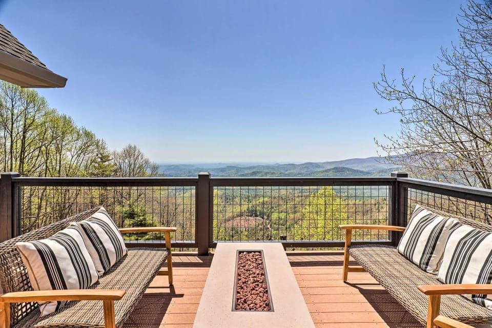 Ski & Unwind Fireside: Highlands Gem w/ Game Room! House in Tennessee