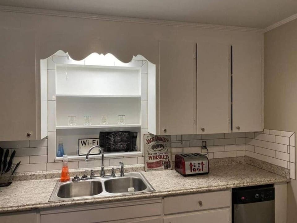 3 Bedroom Cozy Home Minutes From Tims Ford Lake Apartment in Tennessee