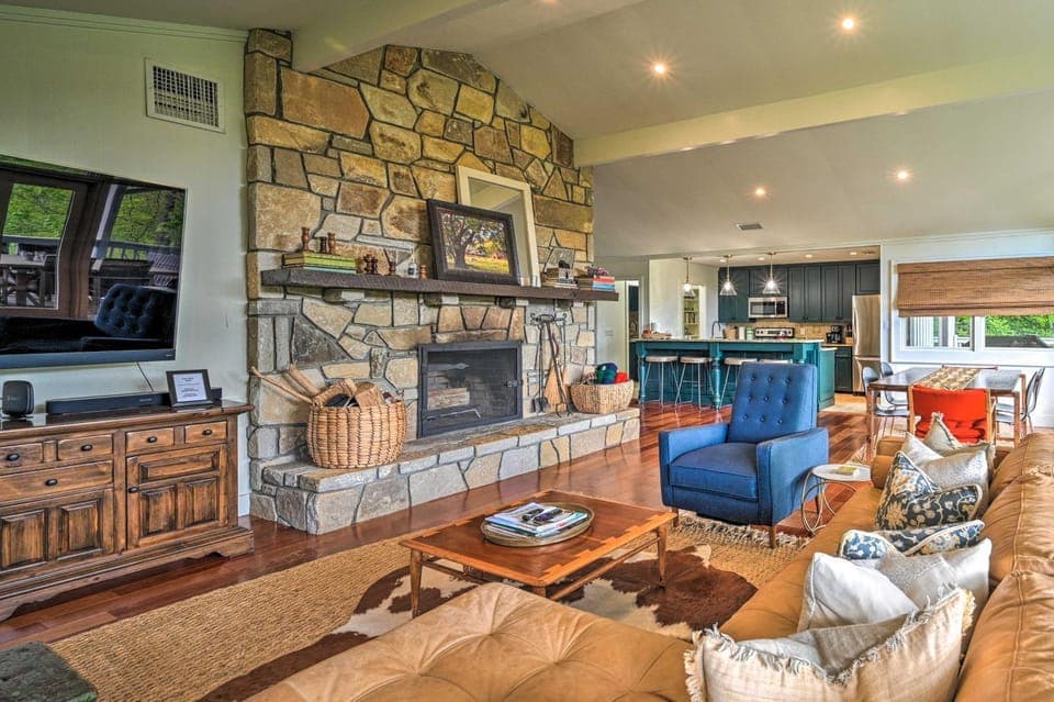 Cashiers Retreat w/ Fireplace & Mtn Views! House in Tennessee