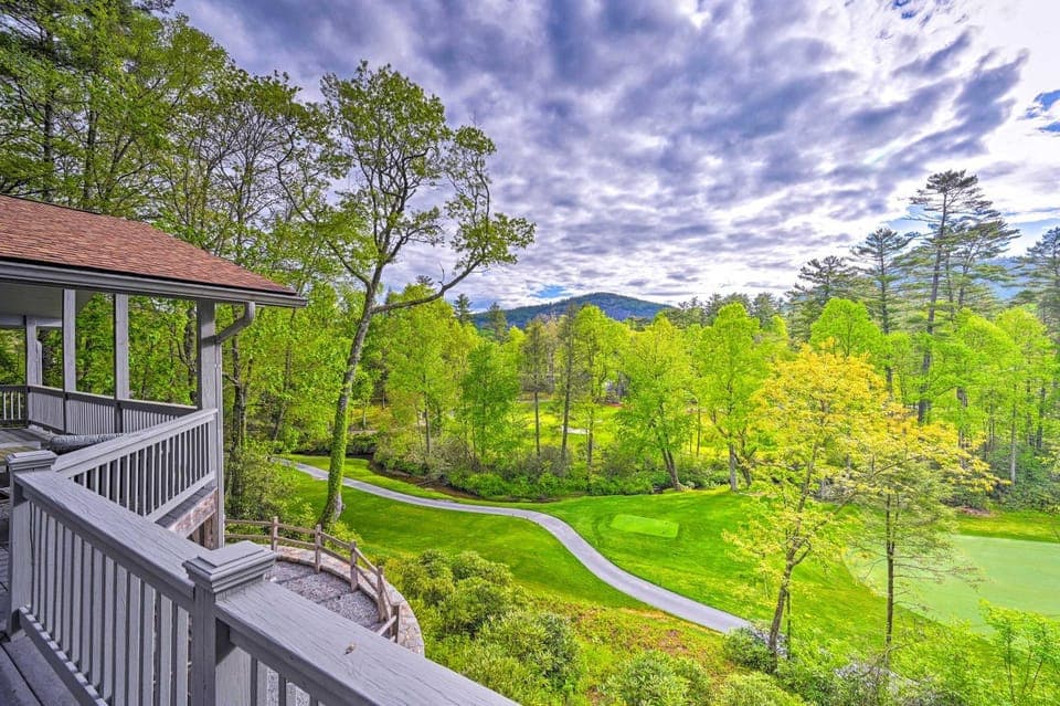 Cashiers Retreat w/ Fireplace & Mtn Views! House in Tennessee