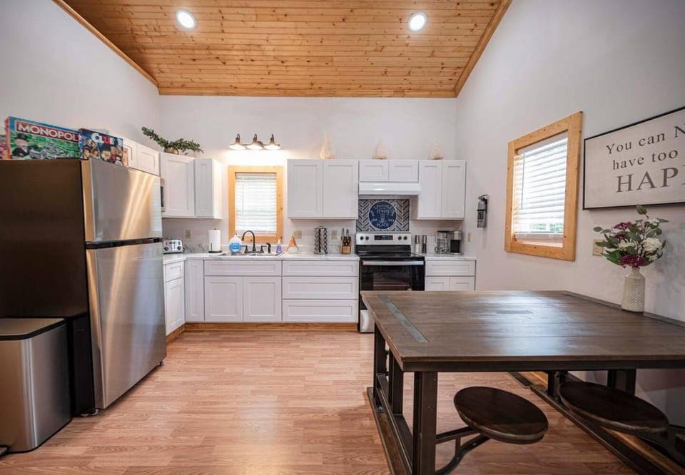 Light And Bright Cabin Close To Pates Ford Marina Cabin in Center Hill Lake