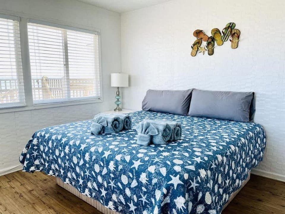 OCEANFRONT HOUSE ON THE SAND,6 Kings,12br, 12b SLEEP 36,PGP House in North Myrtle Beach