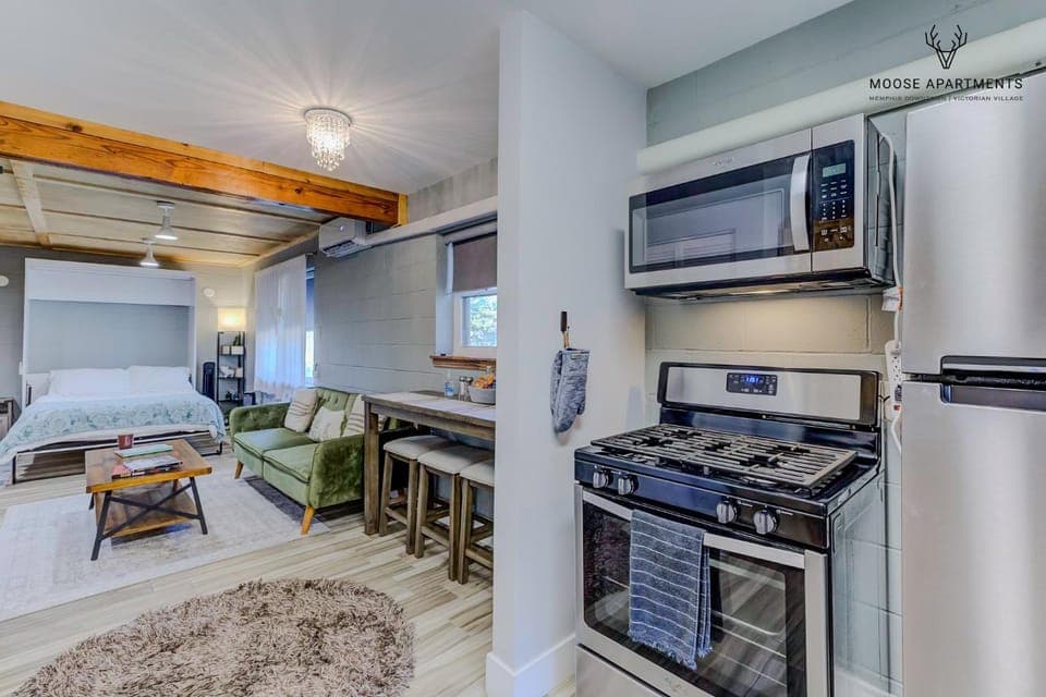 Bed, Kitchen or kitchenette, Photo of the whole room, Dining area, Bedroom, minibar, pet friendly, stove