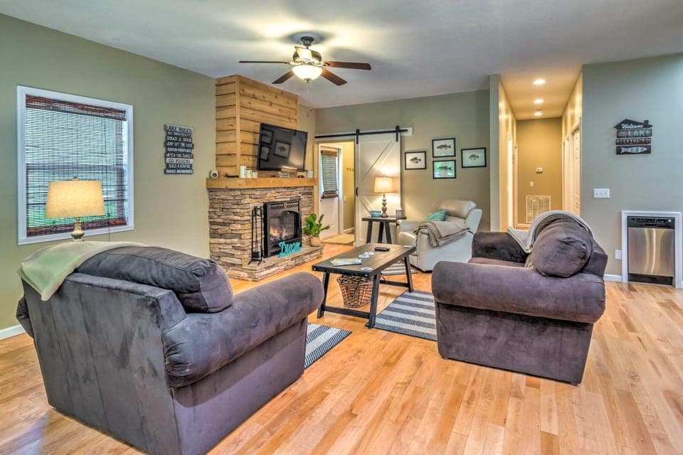 Country Cottage < 3 Mi to Dale Hollow Lake! House in Tennessee