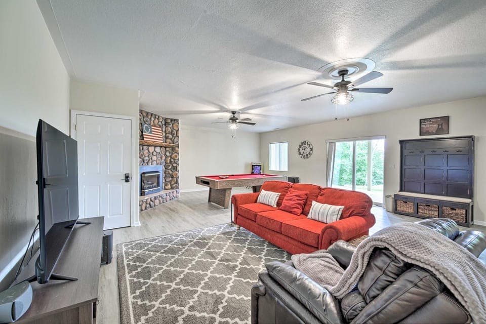 Huge Blairsville Cabin: Game Room + Mtn View! Cabin in Blairsville