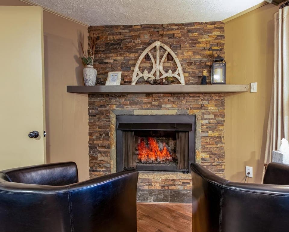 Seating area, flat iron