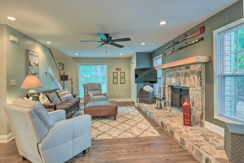 Lakefront Retreat w/ Deep Water + Great Views! House in Lake Sinclair