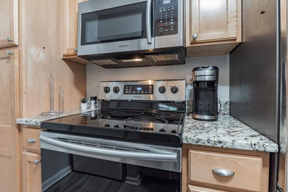 Coffee/tea facilities, dishwasher, minibar, pet friendly, stove, toaster, kitchen