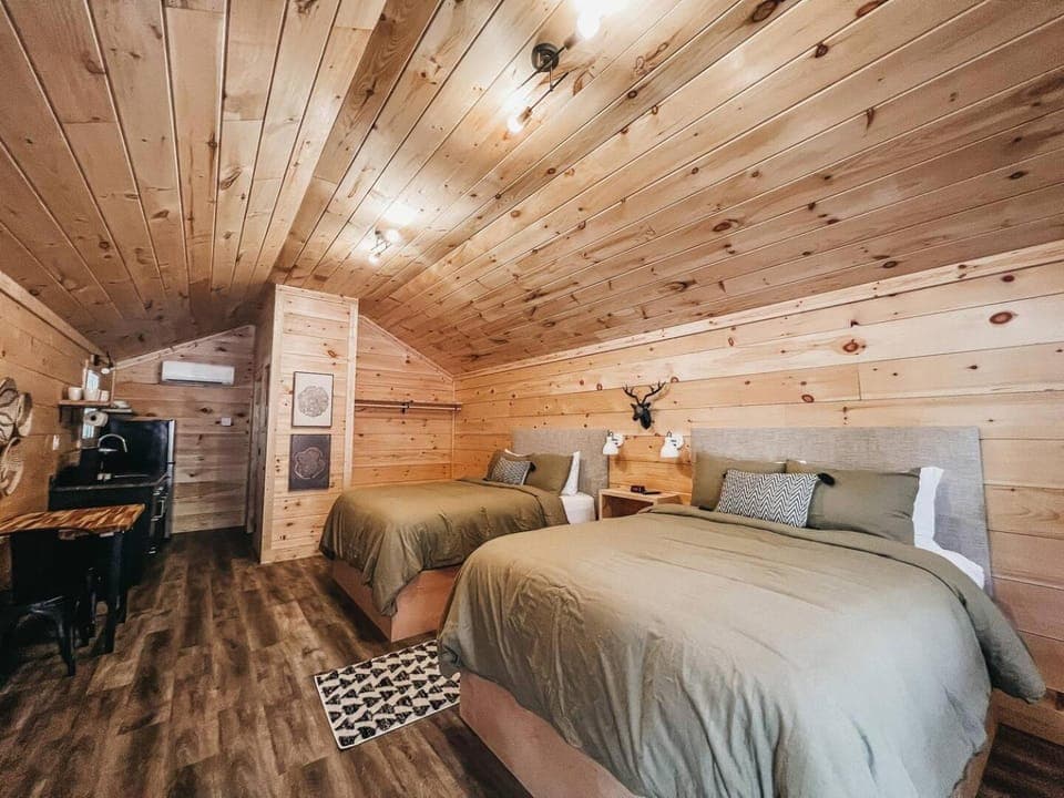 Cabin #6 Studio with Kitchenette Cabin in Lake Hartwell
