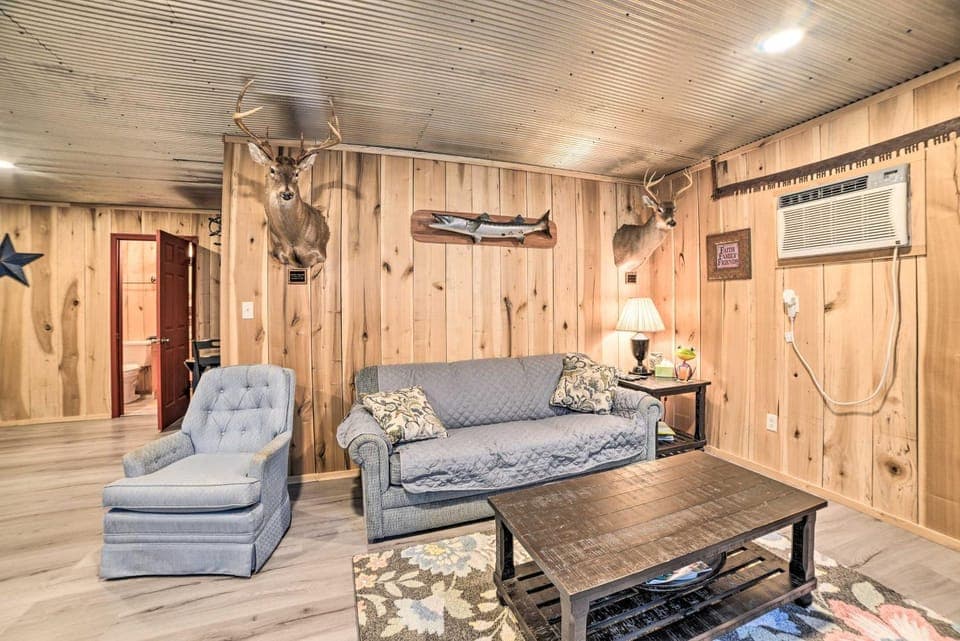 Charming New Concord Cabin on 50-Acre Farm! Cabin in Lake Barkley