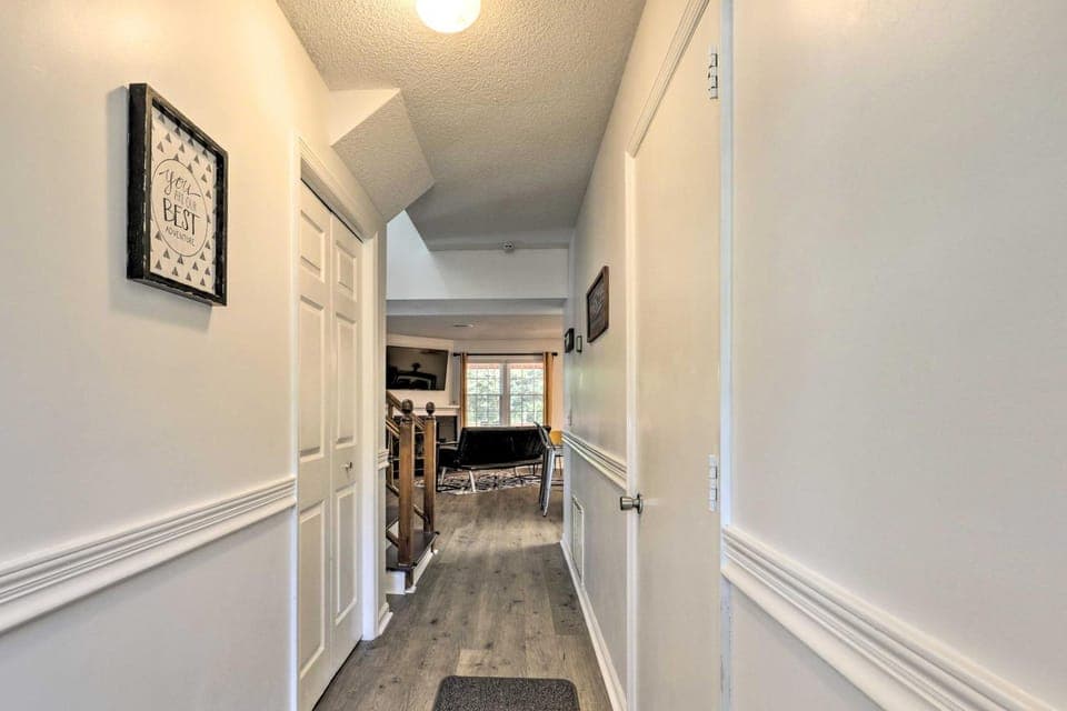 Modern Nashville Townhome: Large Yard & Deck! House in La Vergne