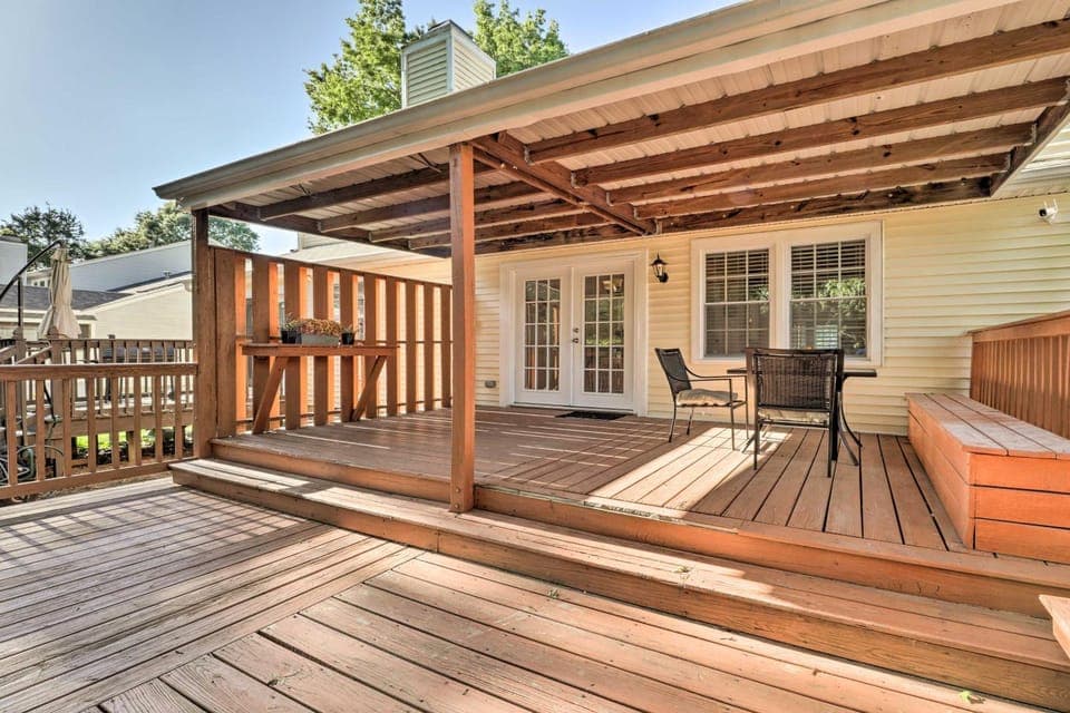 Modern Nashville Townhome: Large Yard & Deck! House in La Vergne