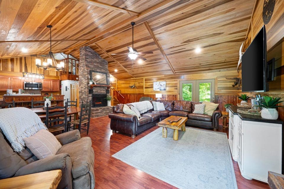 Communal lounge/ TV room, TV and multimedia, Living room, Seating area