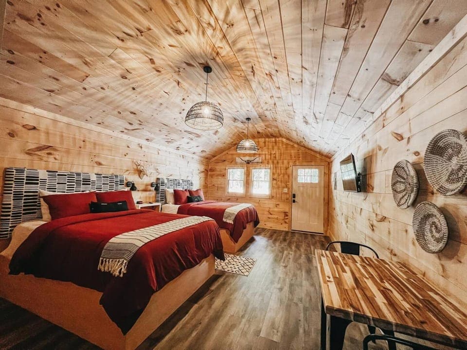 Cabin #4 Studio with Kitchenette Cabin in Lake Hartwell