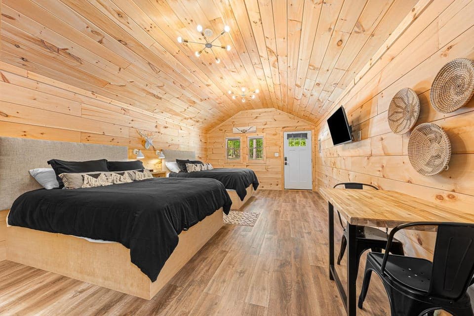 Cabin #8 Studio with Kitchenette Cabin in Lake Hartwell