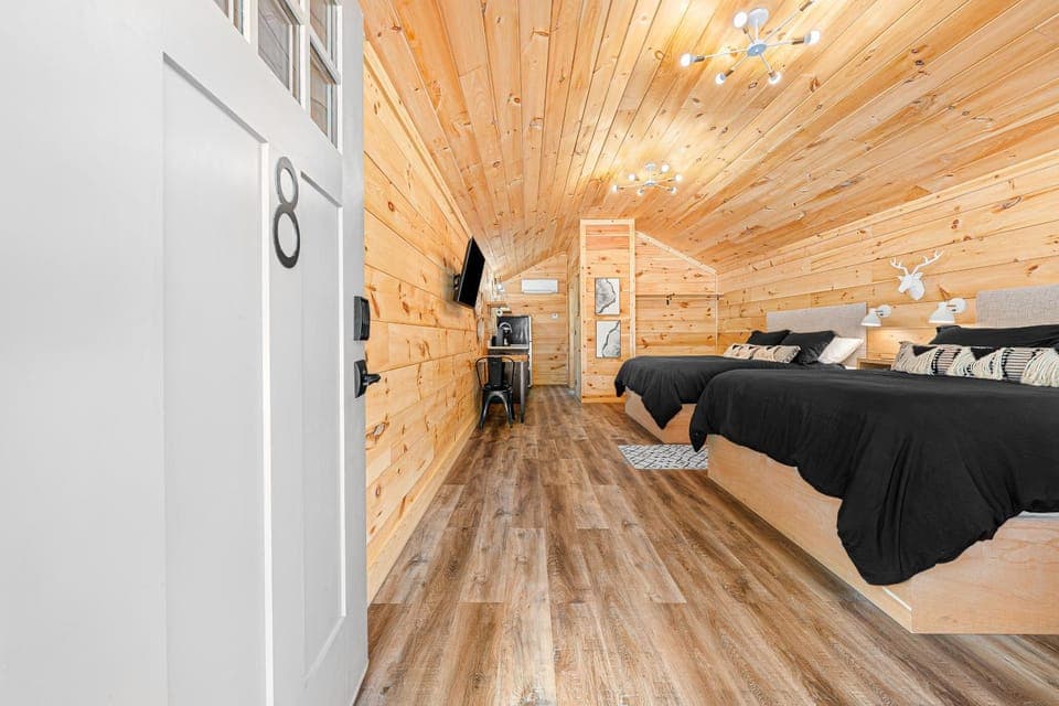 Cabin #8 Studio with Kitchenette Cabin in Lake Hartwell