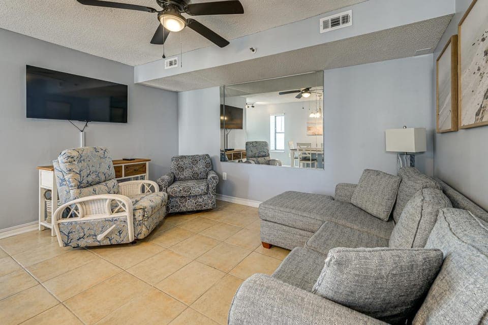 Ocean-View Penthouse Condo in North Myrtle Beach! House in Crescent Beach