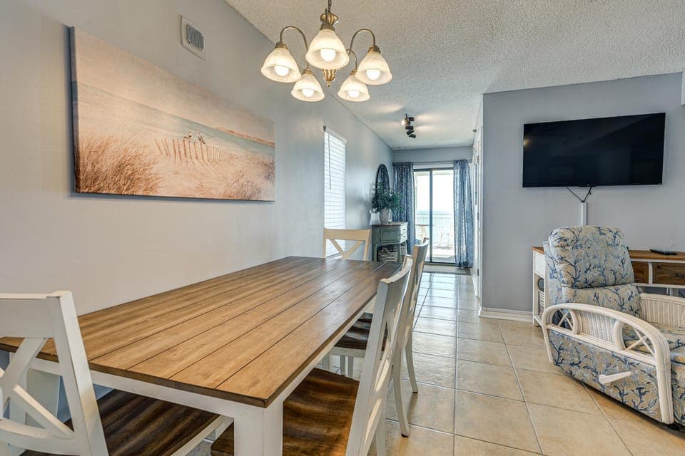 Ocean-View Penthouse Condo in North Myrtle Beach! House in Crescent Beach