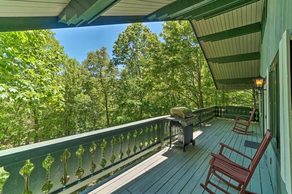 Serene Sky Valley Family Chalet w/ Fireplace House in Sky Valley