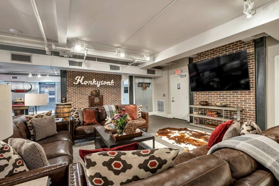 Communal lounge/ TV room, TV and multimedia, Living room, Seating area